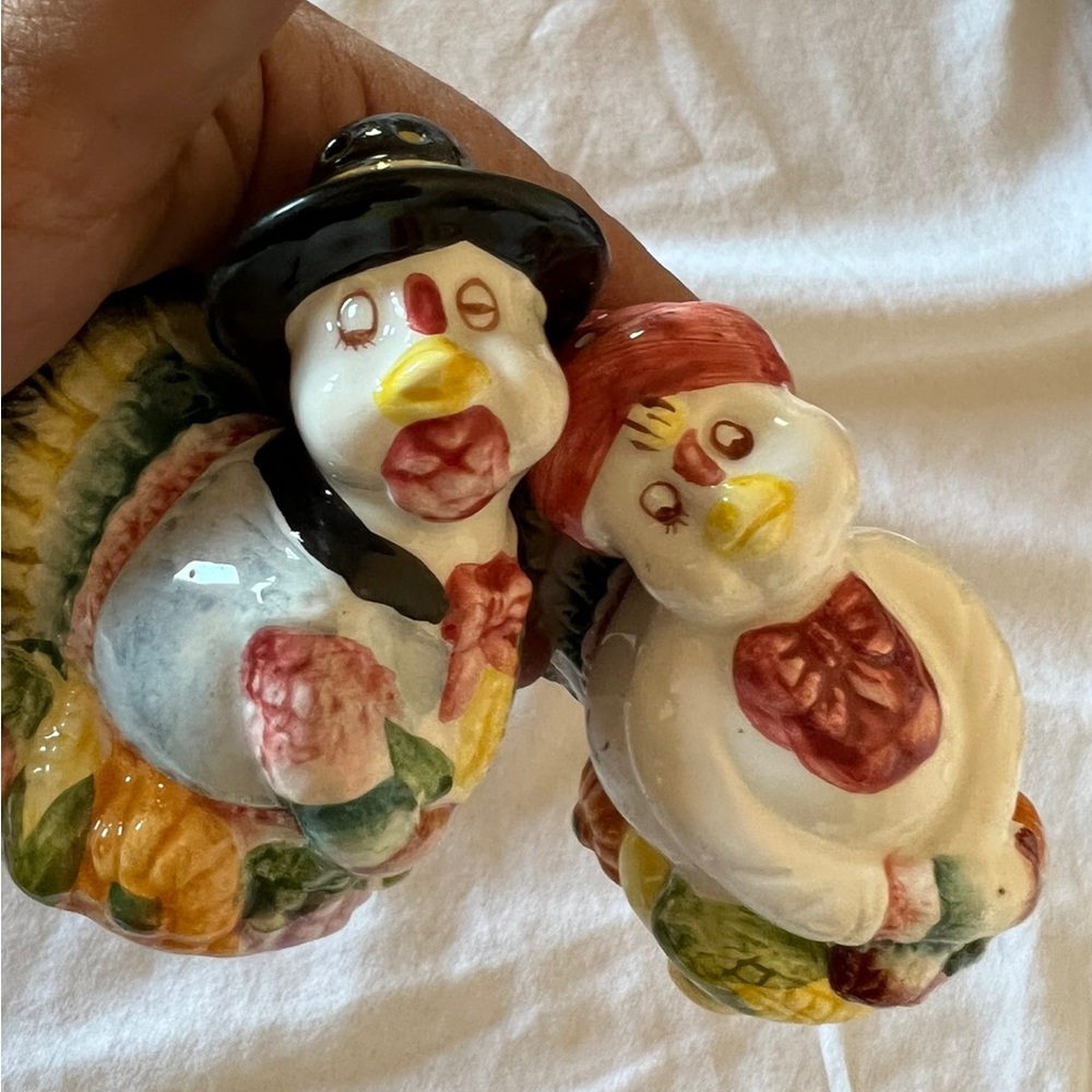 THANKSGIVING TURKEY SALT AND PEPPER SET, GLOSSY CERAMIC
